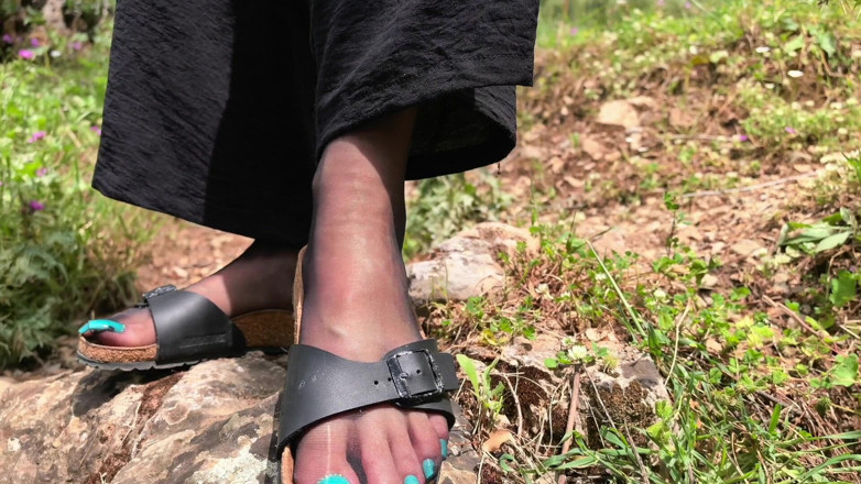 Goddess Lena: Birkenstock a punčochy venku