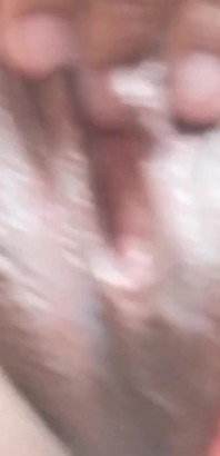Hermaphrodite xinh đẹp và thú vị chạm vào mình.