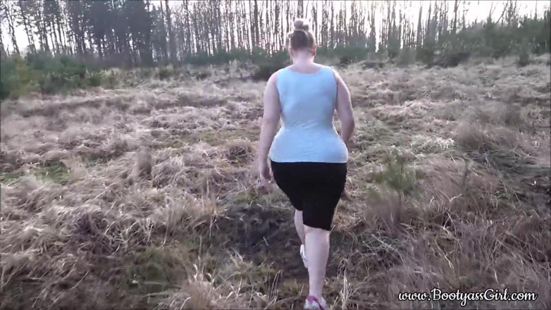 Bootyass Girl: Ficken in der natur
