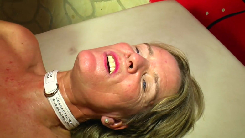Mature Climax - 100% Mature Videos: Tetona madura abre las piernas para ser follada y puño