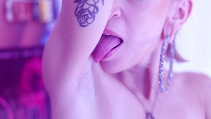 Bia Roman: Masturbace v podpaží fetišem