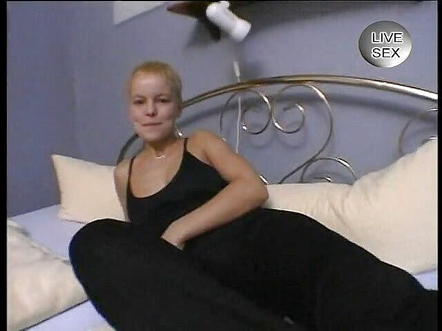 Horny Two really wet MILFs: Edepsiz sarışın orta yaşlı seksi kadın için büyük mavi dildo