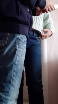 Adik tiriku yang hot mengucapkan terima kasih atas hadiah jilat memekku (sambil ngobrol)