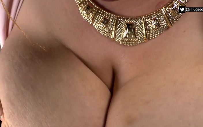 Huge Boobs Wife: Video penelitian payudara wanita semok asosiasi