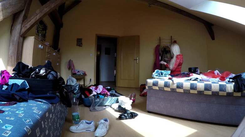 Leon Lambert Girls Twerk Parties CFNM: De kleedkamer van de meisjes
