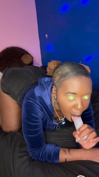 ALLIYAH ALECIA: Alliyah Alecia Chupando Pau Com Vibrador