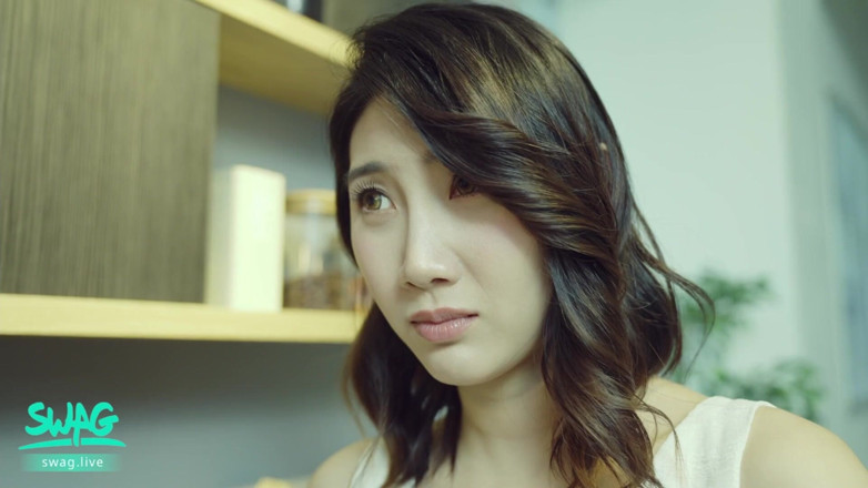 SWAG.live: เย็ดมิลฟ์สาวร้อนในร้านกาแฟและห้องน้ำสาธารณะ