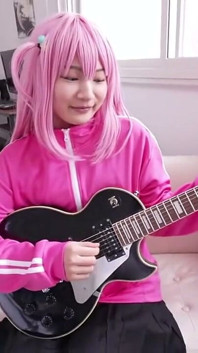 Potkala chlapa na sociálních sítích - její první cosplay ji přivede do pokušení