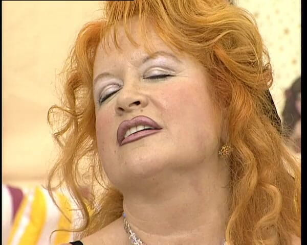 YOUR FIRST PORN: Oma Linda Așa se masturbează femeile bătrâne - bunica Linda