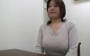 Asiatiques: Rondborstige Aziatische rijpe vrouw krijgt haar kut bespeeld bij casting