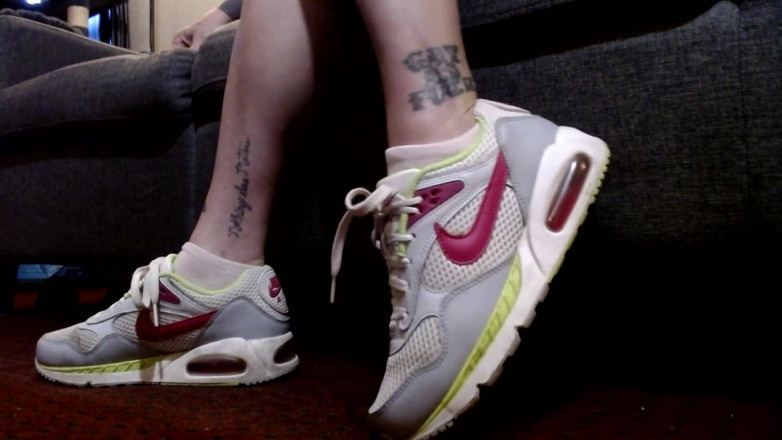 Abby Anna: スニーカーとアンクルソックス