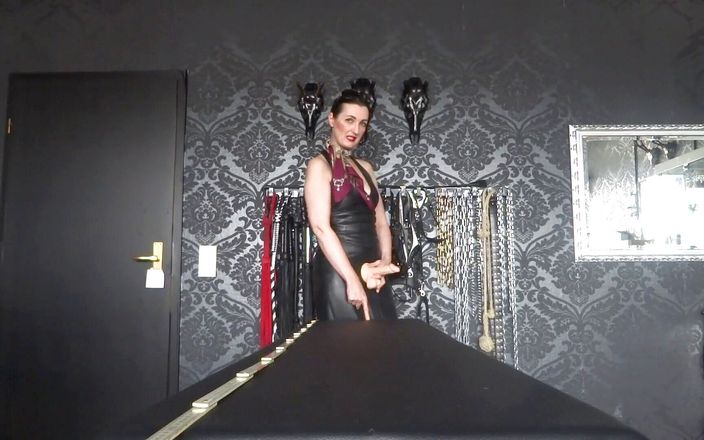 Lady Victoria Valente: Kinky en erg geile aftrektaak voor jou!