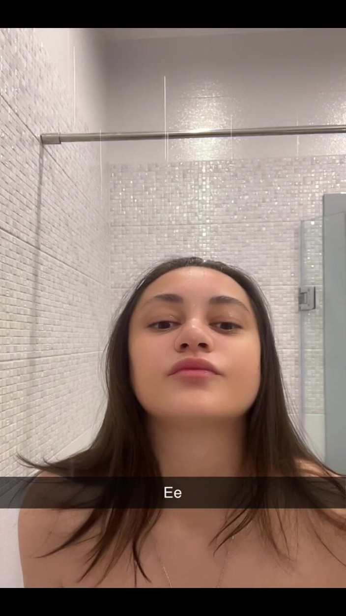 Shrima Malati: Éjacule-moi sous la douche de Snapchat
