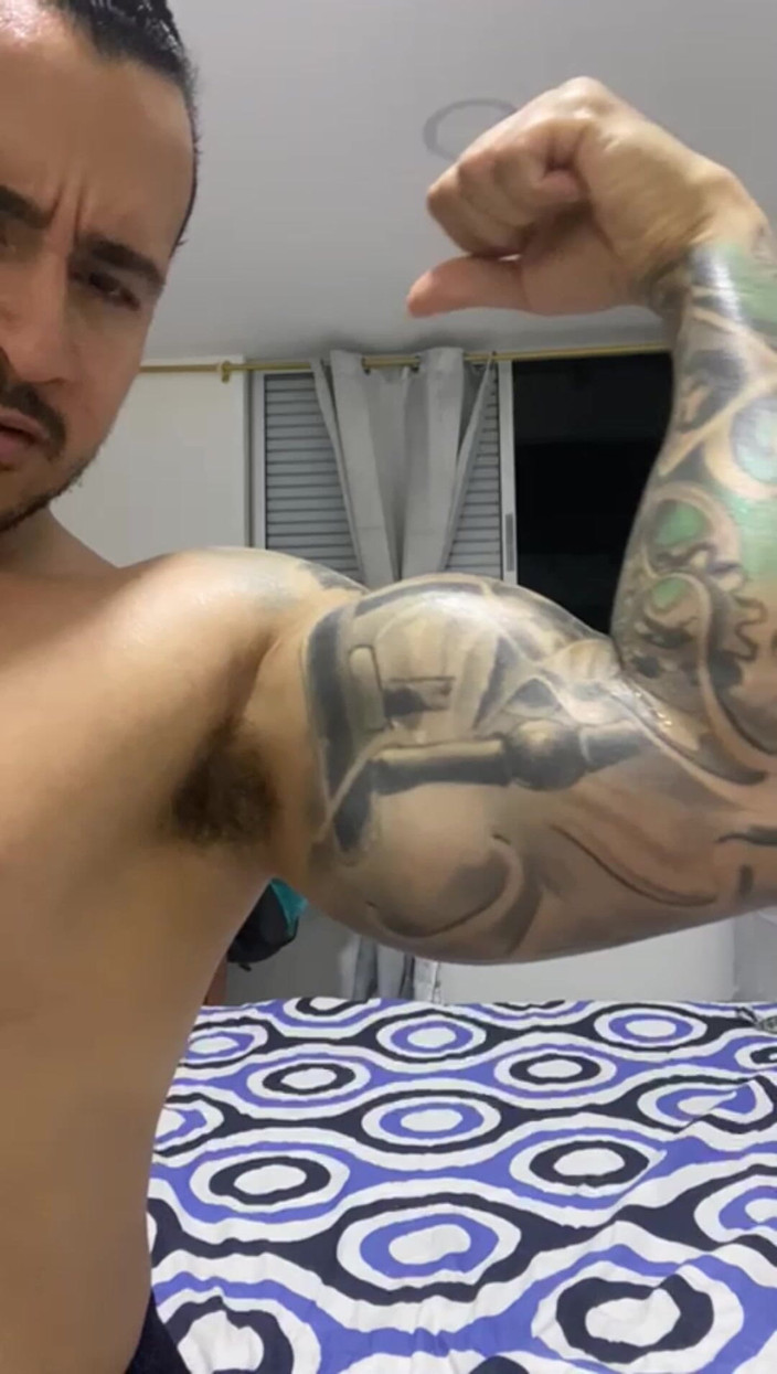 Christian_colombian: O venerare excelentă a unui latino super excitat