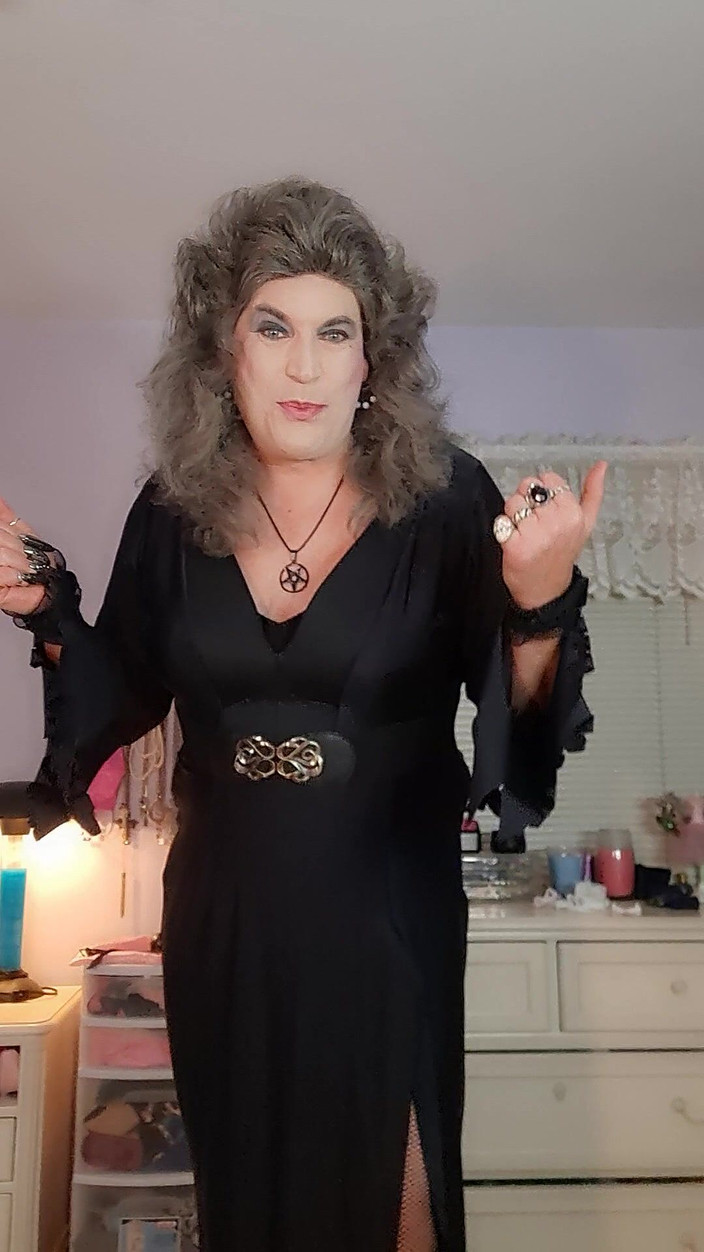 Victoria Lecherri: 来自该死的维多利亚伯爵夫人的万圣节快乐！