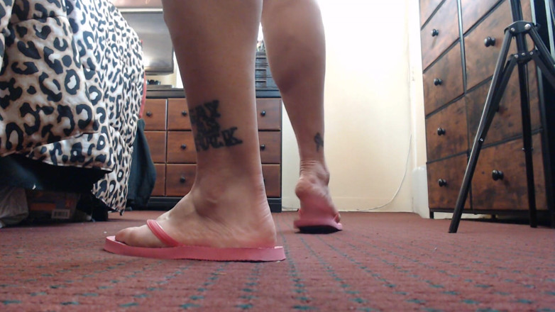 Abby Anna: Pink flip flop walking