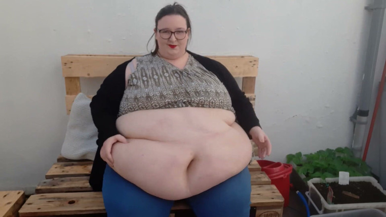 SSBBWLadyBrads: SSBBW tajná zahradní hra s břichem