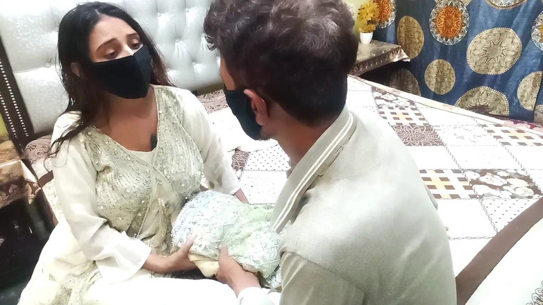 MehwishButt: Une bhabhi desi indienne à gros nichons taille une pipe, éjaculation dans...