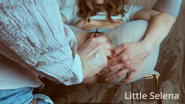 little_selena: 하드코어 애널 피스팅과 소다로 탈출