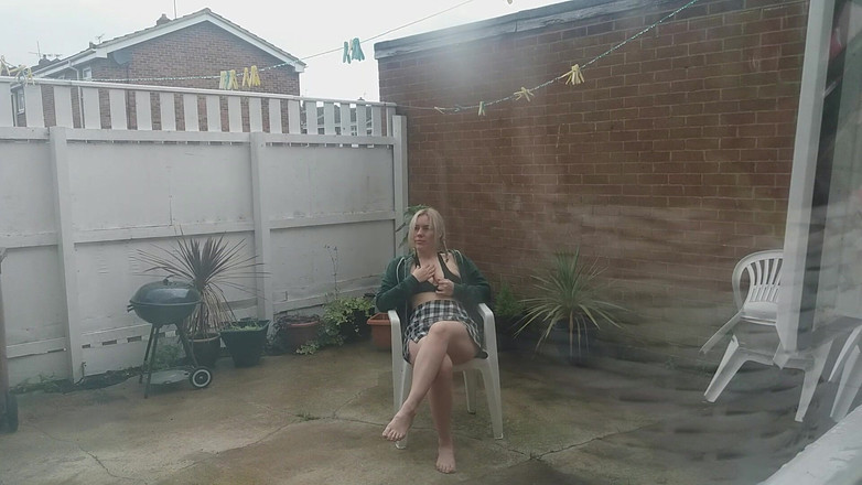 Ripley sweet studio: Ripley se desnuda y se corre al aire libre