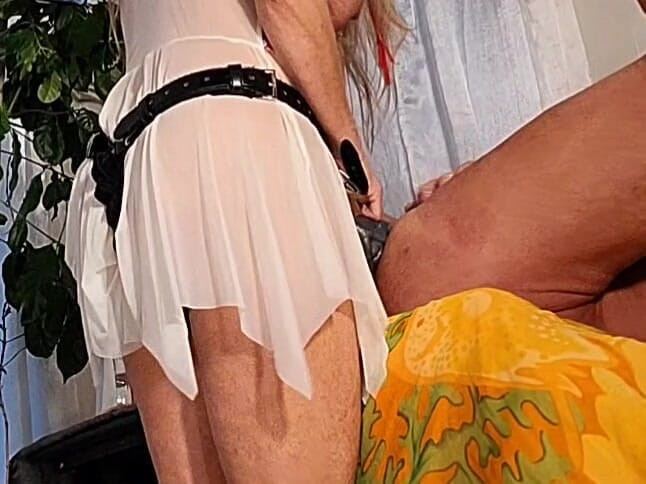 Peggingprincess: Mareslut Si užívá Domsluts Monster Dildo, Více, Více, Více