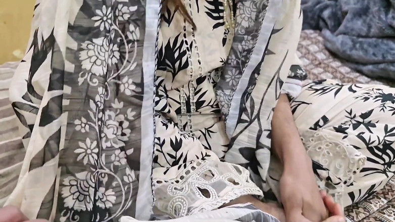 Faryal: Hintli chachi batija - Hintçe ses