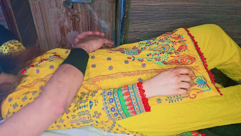 Faryal: 발정난 계모와 배다른 아들 - 힌디어 오디오