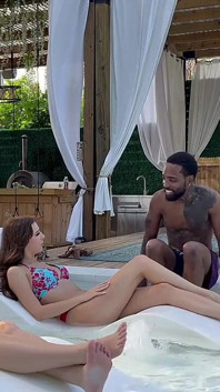Mrflourish Podcast - Conversation dans la piscine avec Leana Lovings, Serena Hill et Phantom Strokes