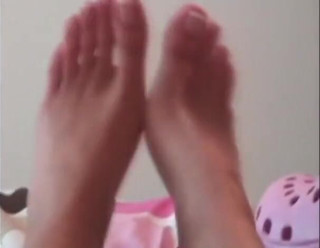 Foot Girls: Il piede gioca con una sexy teen mora