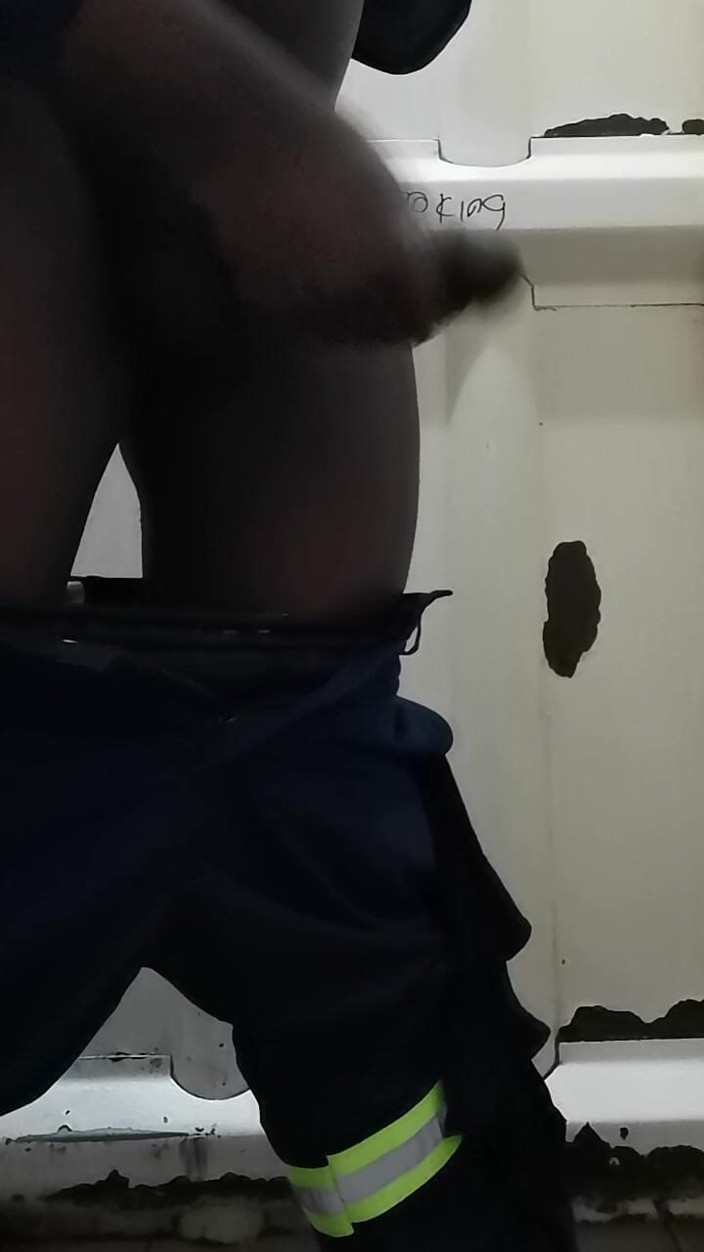 Rex Bitchington Blade: Nhà vệ sinh công cộng