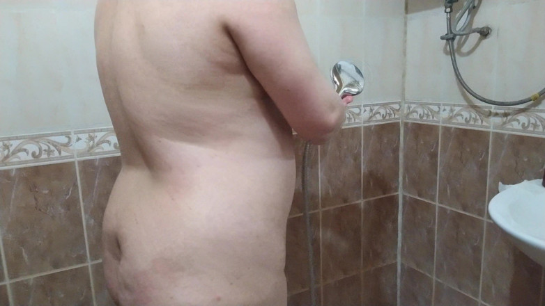 Teen and Milf Female Sex: Velký zadek a velká prsa v koupelně se myje s...