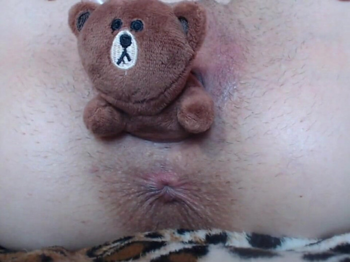 Cuteblonde666: Masukin mainan seks cokelat ke dalam memek sempitku