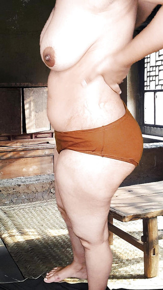Vicky Thakur: Une indienne desi se caresse le ventre et le corps 19