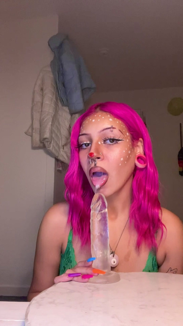 Nali Marie: Puszczalska renifer ssie Dildo Slobbering Niechlujny Drool Roleplay