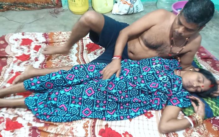 Sumitra-bhabi: Des Bengalis se font déshabiller et baiser