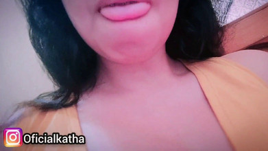 katha: La matrigna indiana si masturba in un bagno pubblico