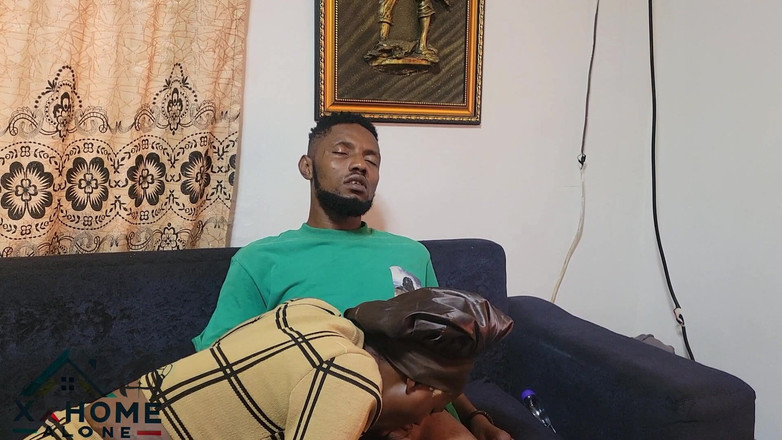Home Alone: Vendors Doing Her Side Hustling as Os Delivering Her Sweet...