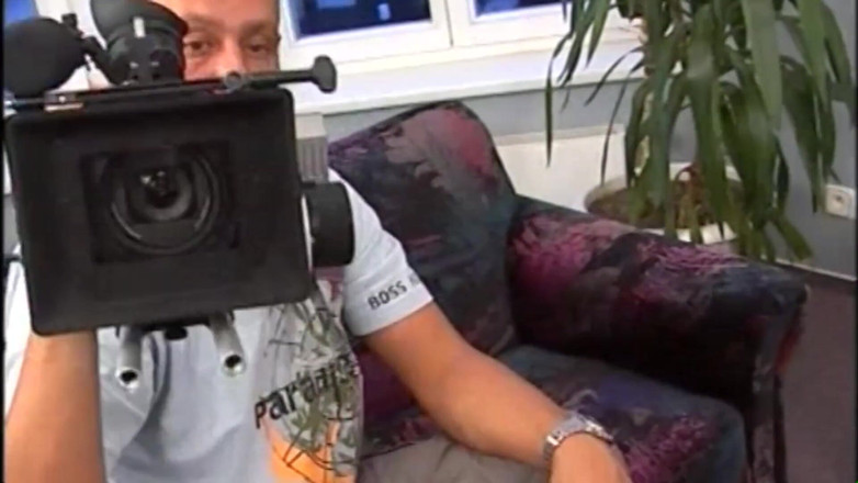 Purzel Official: 一对夫妇在布拉格街头被拍走