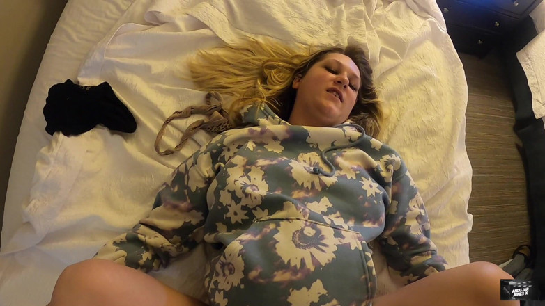 Breed-My-Hotwife: Těhotná žena v domácnosti podvádí