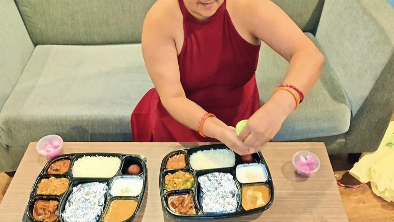 Desi chudai hub: 酒店卧室里的重口味性爱暨阴道内射