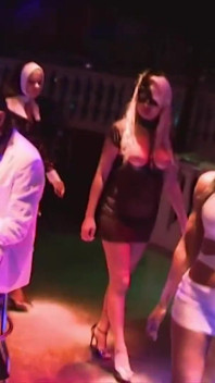 与热辣的小妞和巨大鸡巴的热辣群交