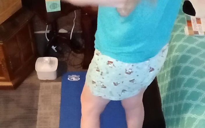 Momma Vee: Latihan yoga bareng tante seksi ini pagi-pagi sambil bugil!