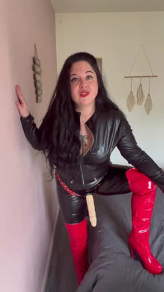 Maitresse Clara: 8小时，听我的命令......