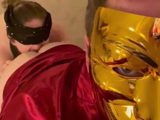 Carnal Masquerade: Maskeli orta yaşlı seksi kadın göt emiyor ve yiyor - dölleme...