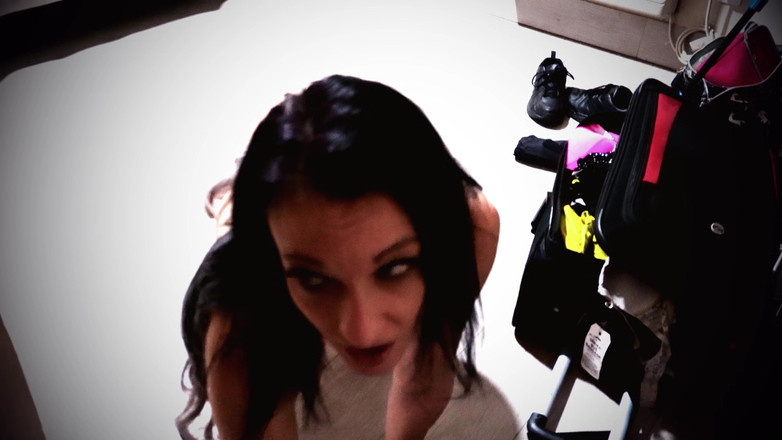 Justin Shaw: Odpolední děvky Karma Blayze jsou ošukané do kundičky