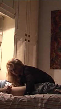 Ich habe eine behaarte blonde milf mit großer muschi gefickt: Sie reitet schwanz als junge geile hure
