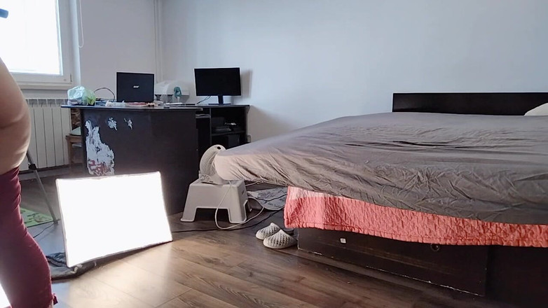 Amateur_MS: Une latina sexy s’amuse en essayant ses vêtements et en...