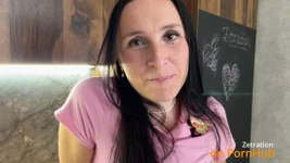 Hon fick reda på att sin pojkvän lurade - jag gav henne en avsugningsterapi i köket (förstapersonsvy)