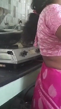 Baise tamoule dans la cuisine