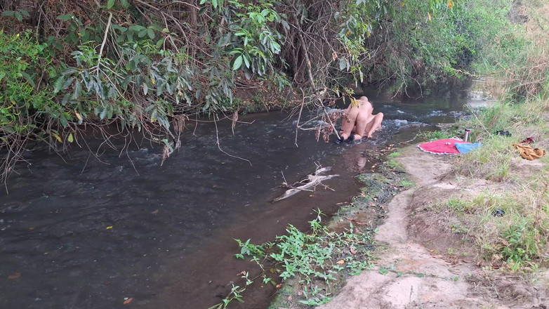 Gabi SweetCouplesStories: Yabancılar şelalede seks yaparken yakalanıyor.